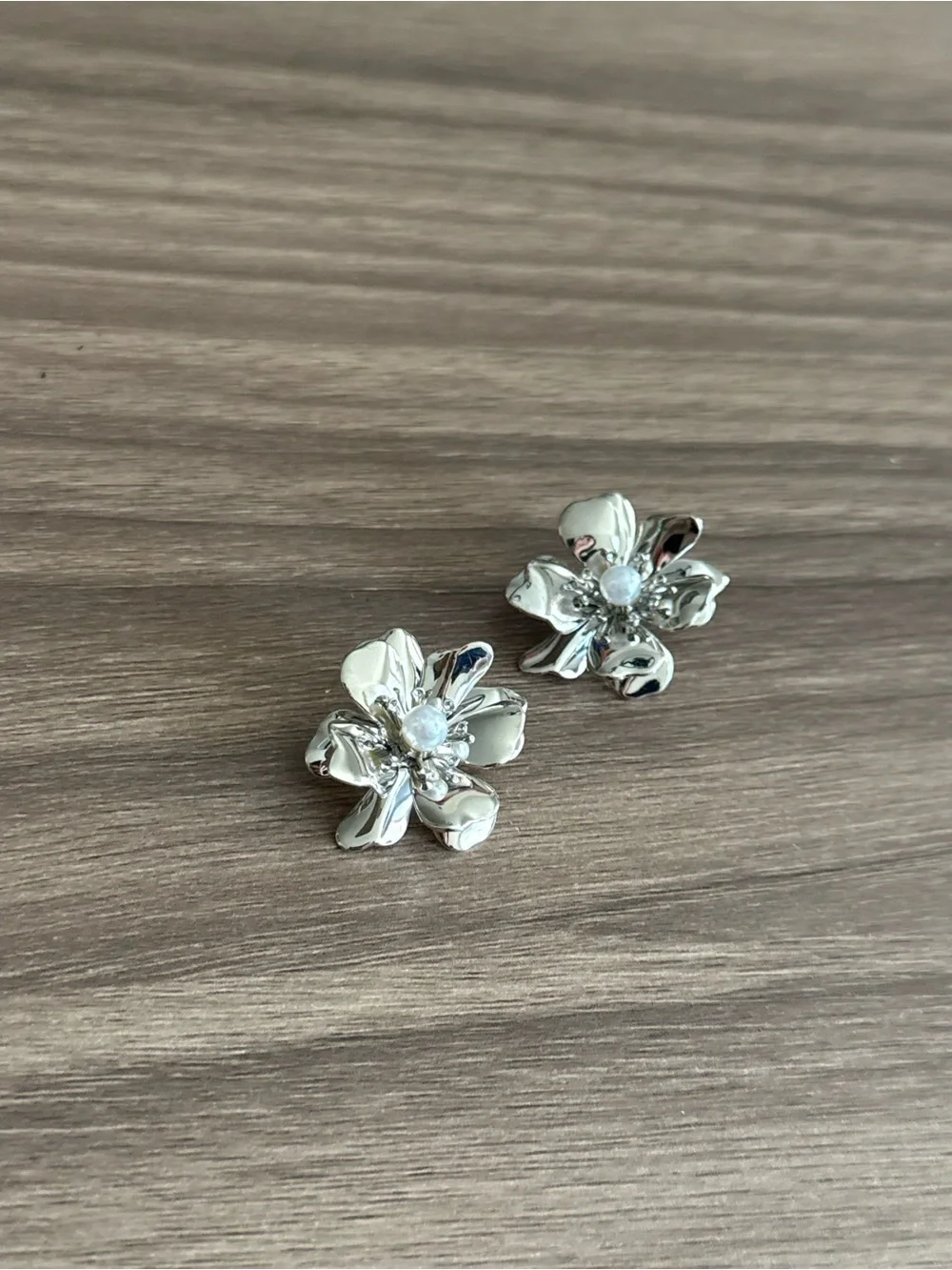 Pearl flower earrings Q1070